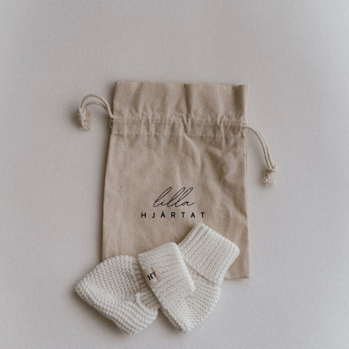 Lilla Hjärtat - Organic Knitted Booties | Classic White
