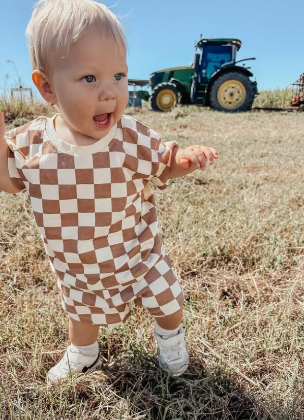 Brown Checkers Short Set