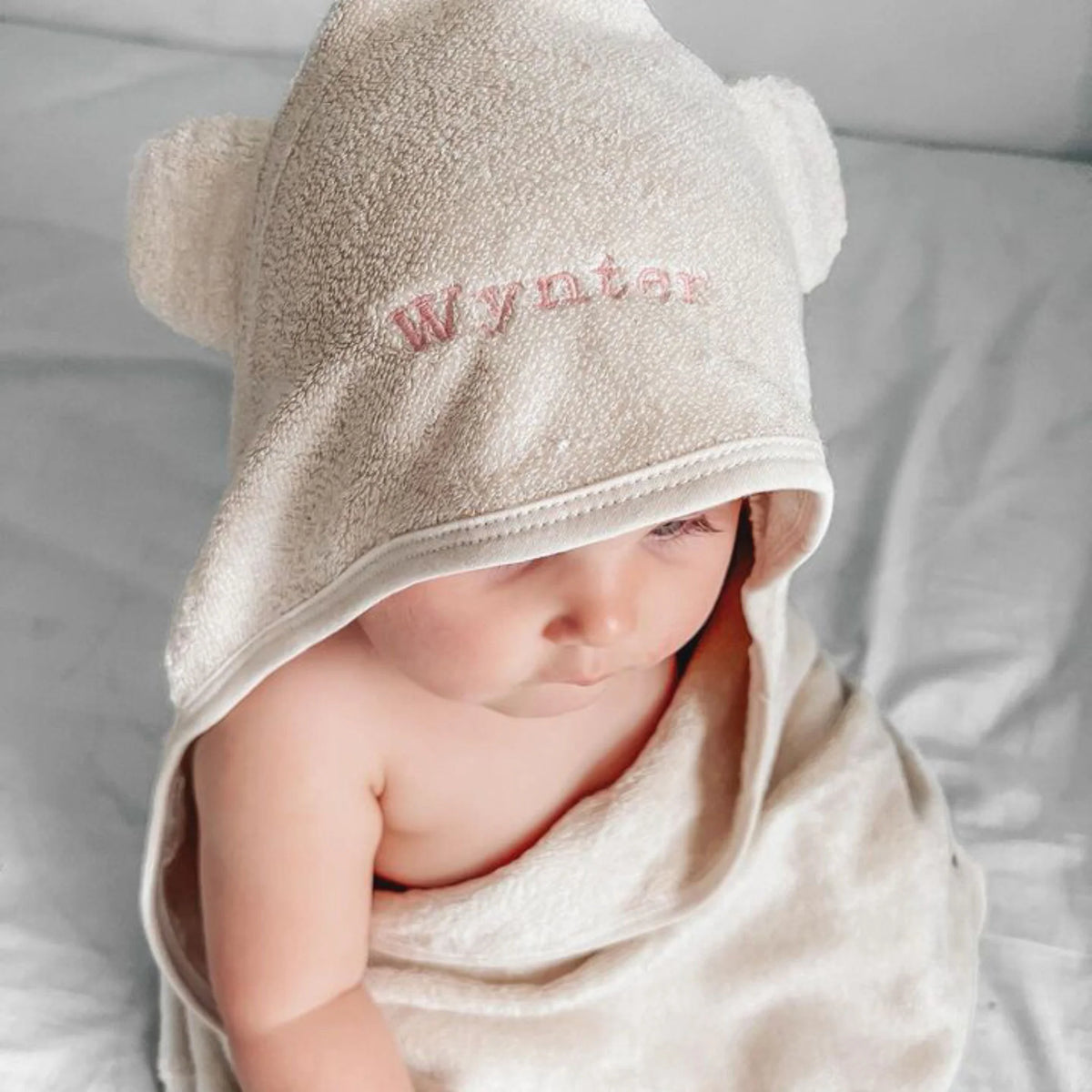 Lilla Hjärtat - Personalised Hooded Towel | Wheat