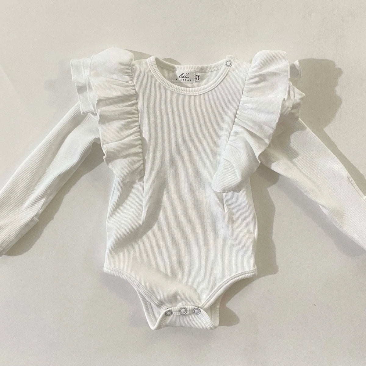 Lilla Hjärtat - Long Sleeve Bodysuit Frills | White *CLEARANCE*