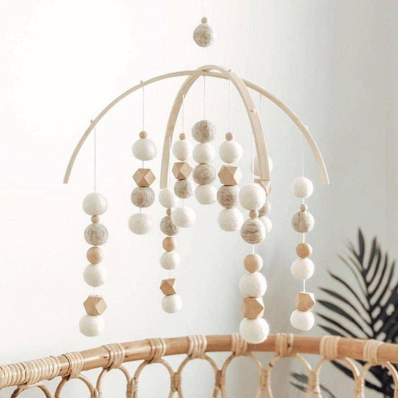 CMC GOLD - Pebbles White Felt Ball Baby Mobile