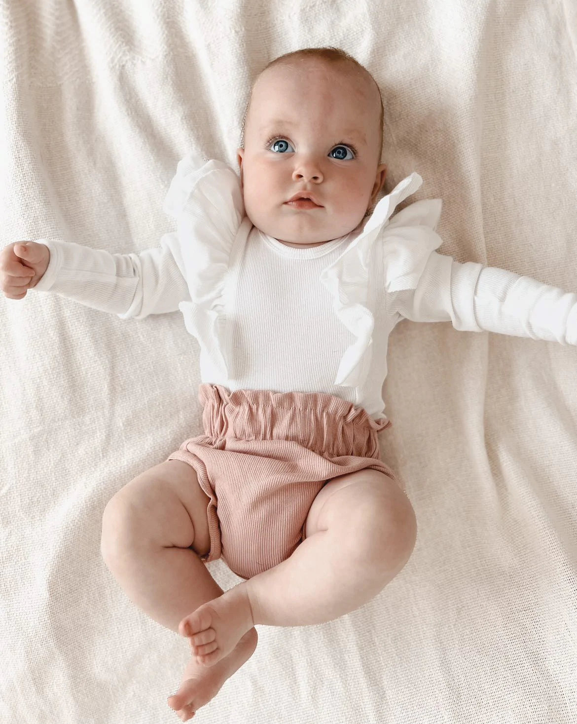 Lilla Hjärtat - Long Sleeve Bodysuit Frills | White *CLEARANCE*