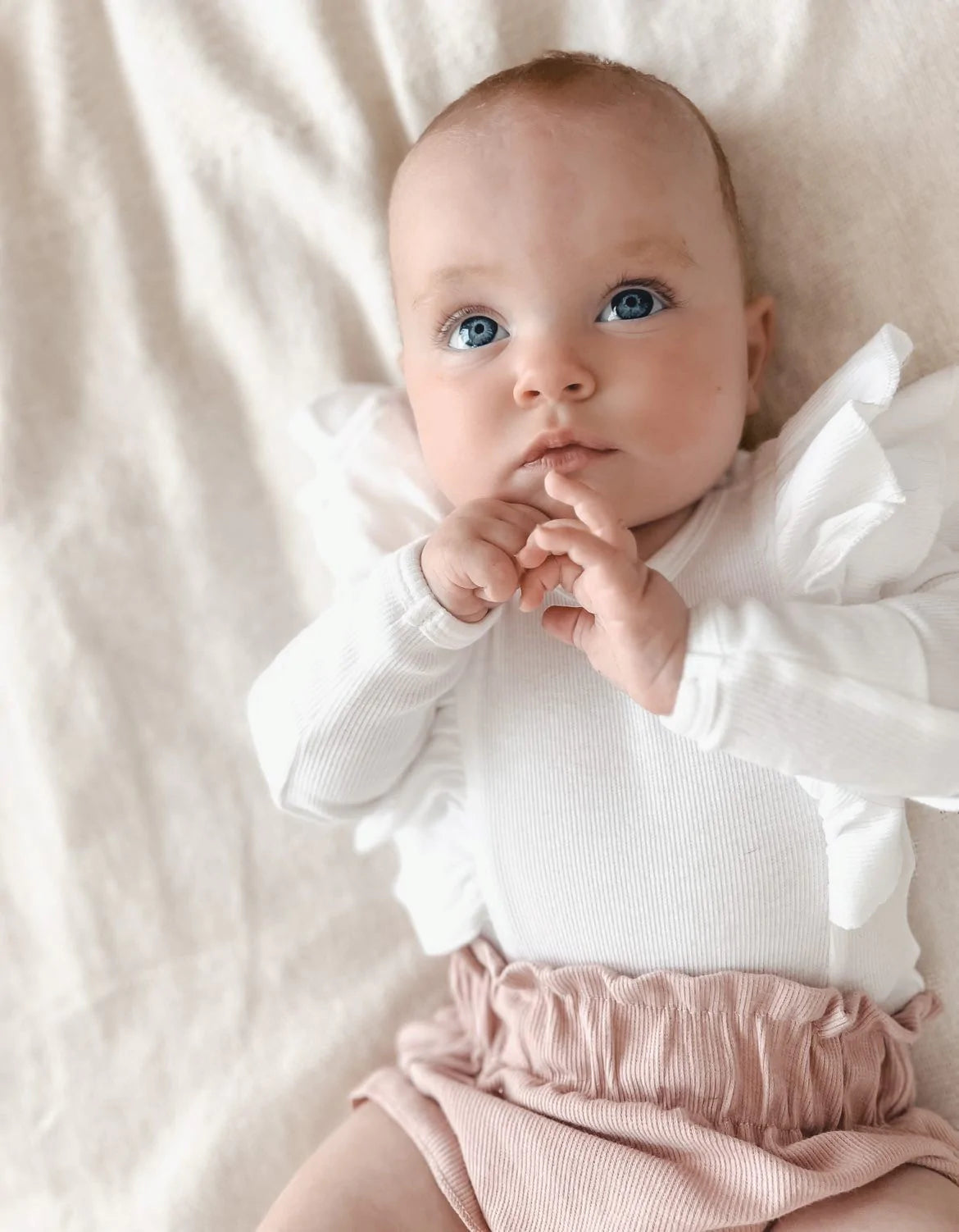Lilla Hjärtat - Long Sleeve Bodysuit Frills | White *CLEARANCE*